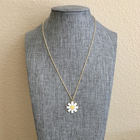 Vintage Daisy Necklace - Picture 2 of 8